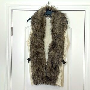 BLL New York Cream Sweater Vest with Faux Fur Size M